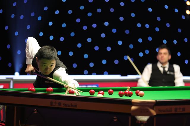 现出浓厚的 现出浓厚的